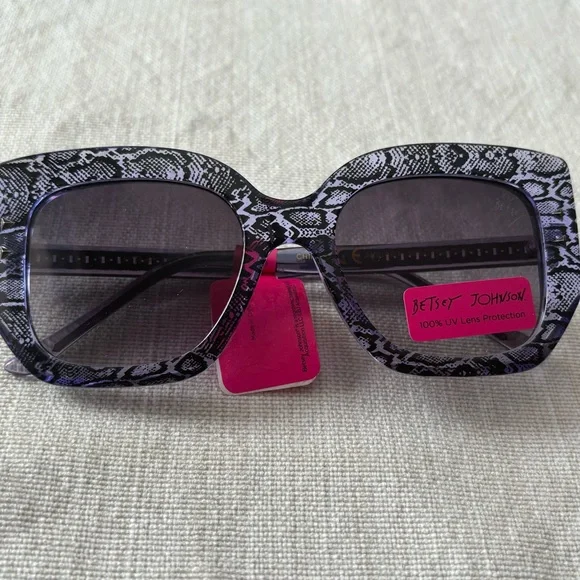 Betsey Johnson | Accessories | Nwt Betsey Johnson Sunglasses  display picture 1